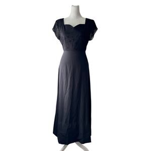Formal Fashions Black Sweetheart Neckline Short Sleeve Maxi Dress